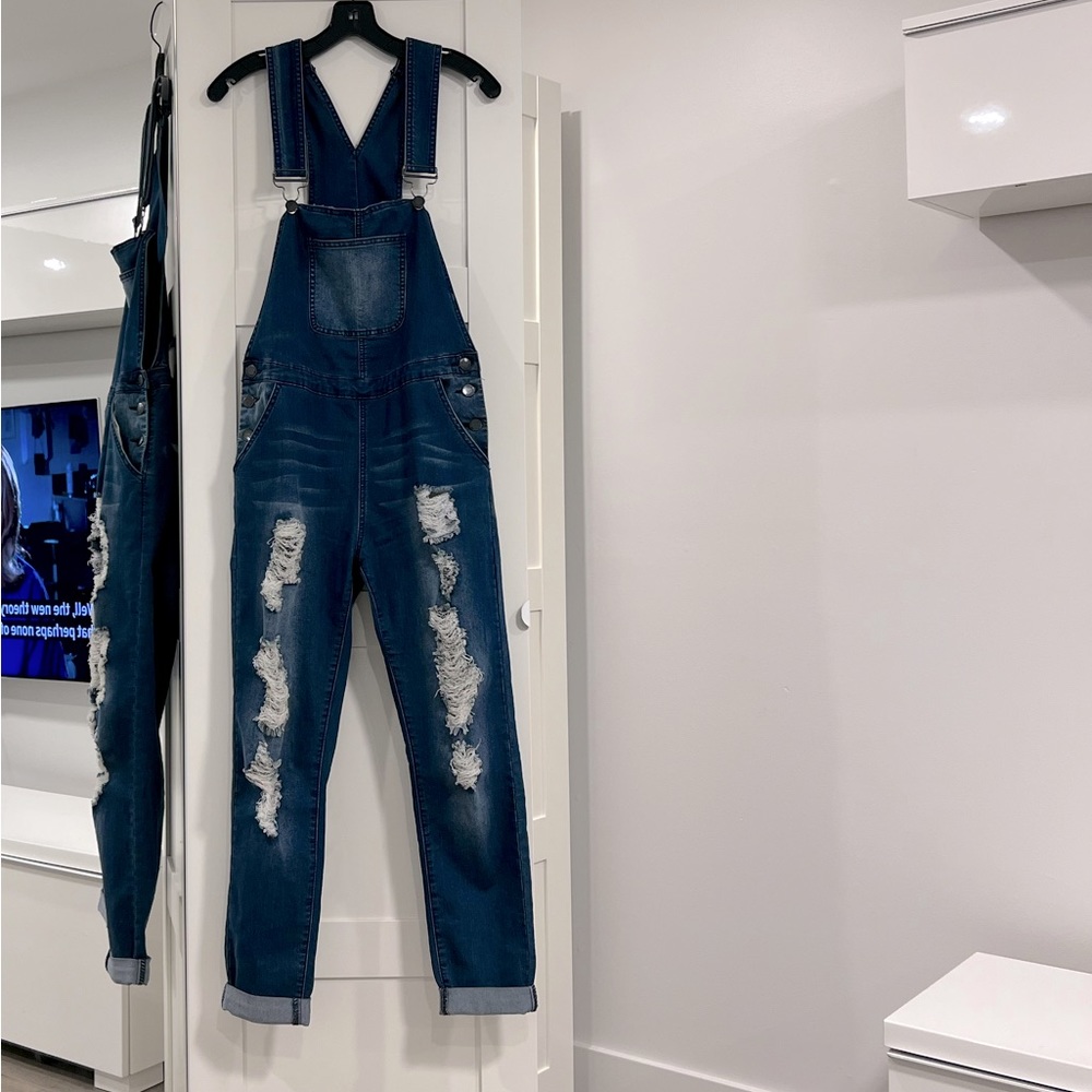 Most comfy and cute Fashionnova overalls.